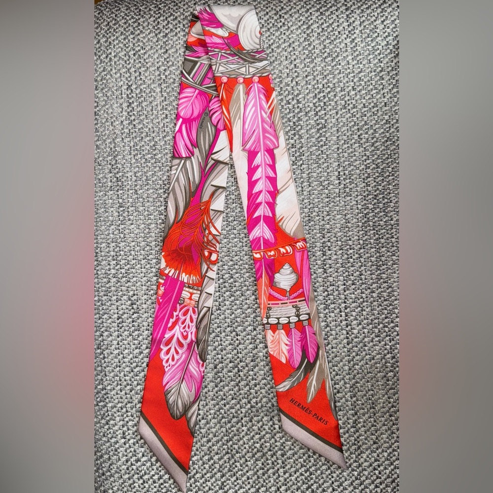 Hermès Twilly, worn once. Excellent condition, comes with original box.